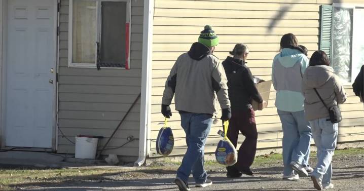 Salvation Army distributes hundreds of Thanksgiving food boxes to Canyon County families