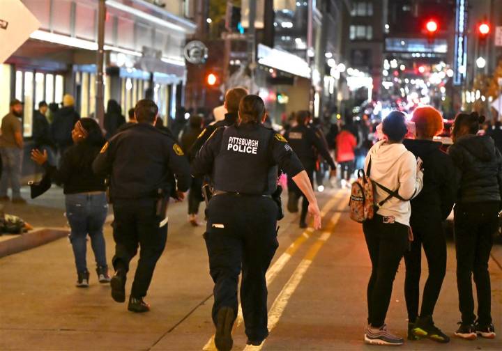 Pittsburgh police break up fights, arrest some at Light Up Night