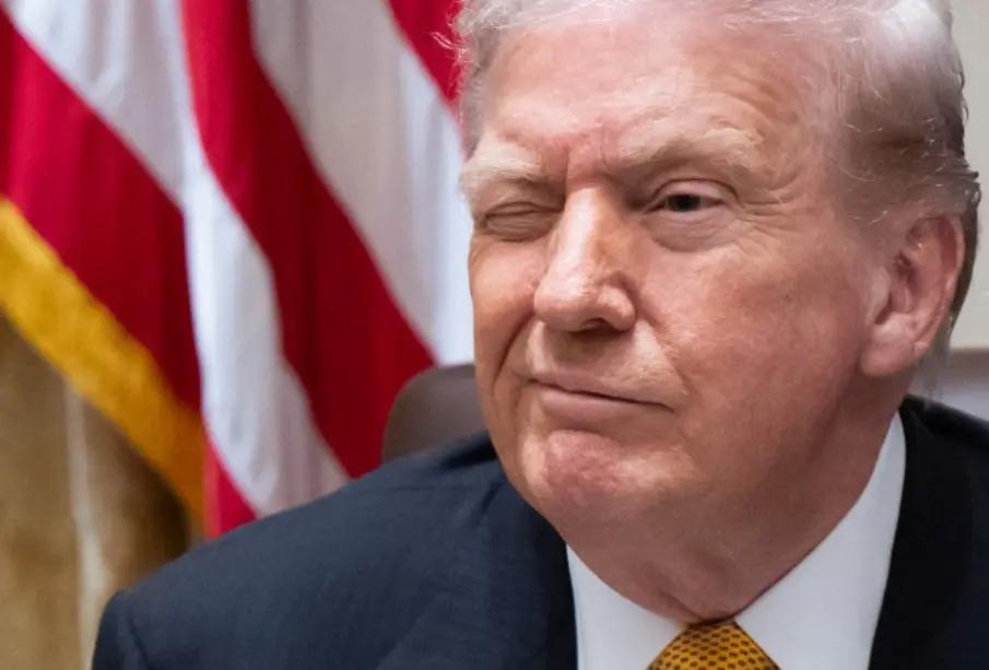 Trump tendrá su ‘pensión Bienestar’; anuncia bono de 2 mil dólares para estadounidenses