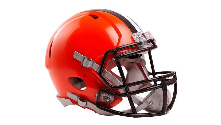 Embarrassed Cleveland Browns Suddenly Realize They Forgot To Put A Logo On Their Helmets This Whole Time