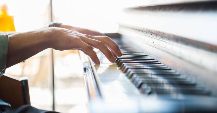 Woman prepares for piano performance but something 'embarrassing' happens first