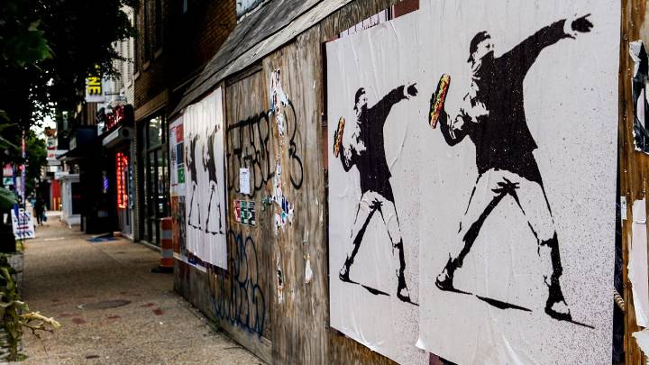 Man who threw sandwich at federal agent in Washington is found not guilty of assault charge