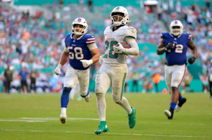De’Von Achane Shows Miami Dolphins Right to Not Trade Him
