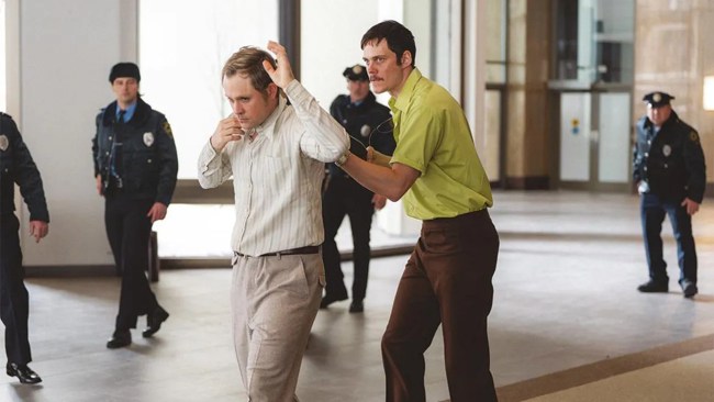 Gus Van Sant’s ‘Dead Man’s Wire’ unveils new trailer as Bill Skarsgård draws early Oscar shine