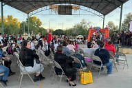 Celebran Día de Muertos en el parque DIF