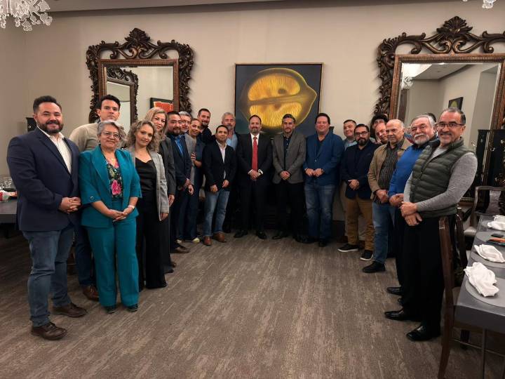 Comparte Santiago de la Peña avances en materia de transporte y sus beneficios para la Capital con miembros de CANADEVI