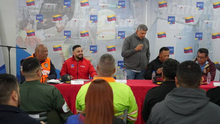Autoridades sostienen encuentro con sector transporte público