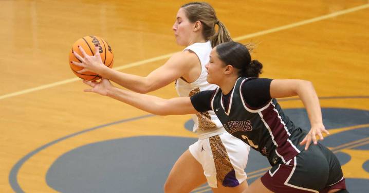 Photos: Mendota vs IVC in the Tiger Girls basketball Holiday Tournament