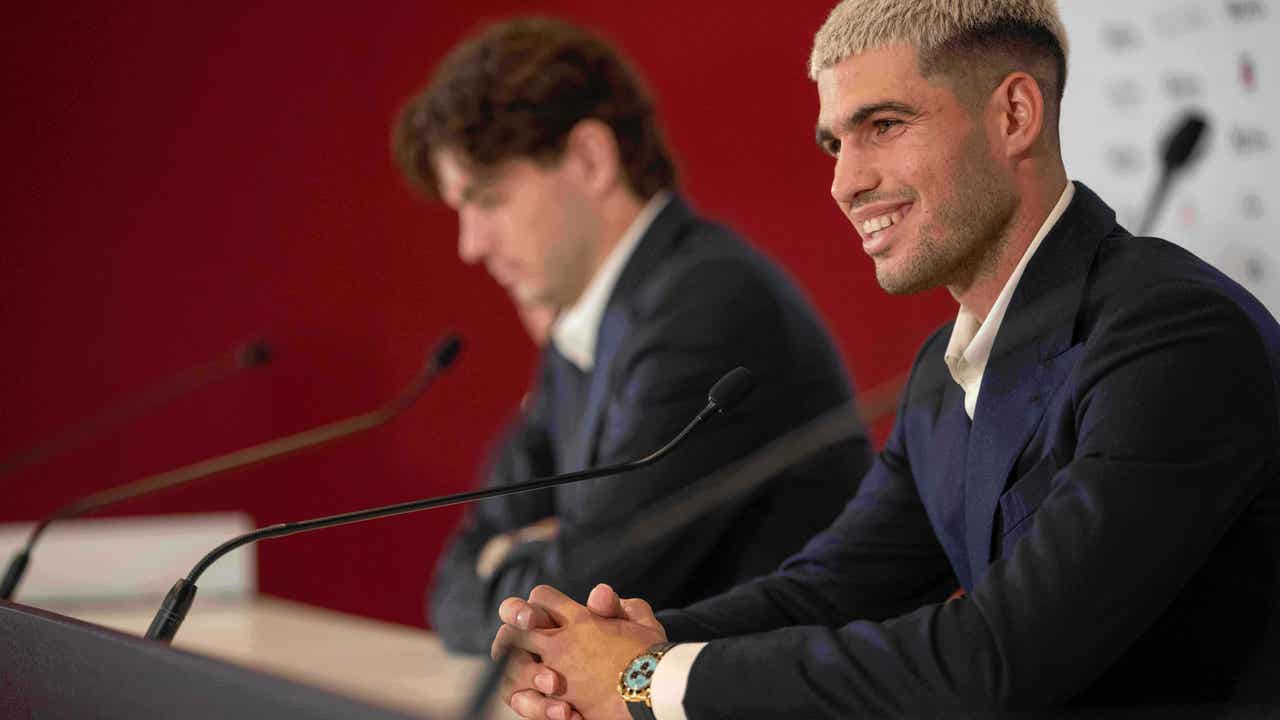 Alcaraz - De Miñaur, horario y dónde ver online TV el estreno de Carlitos en las Nitto ATP Finals