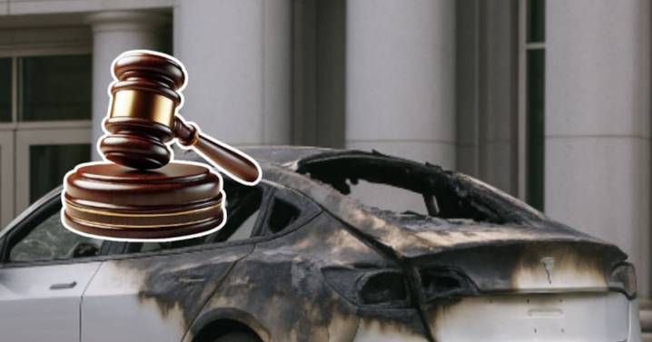 Familias demandan a Tesla tras incendio mortal: acusan que diseño de puertas impidió escapar del vehículo en llamas