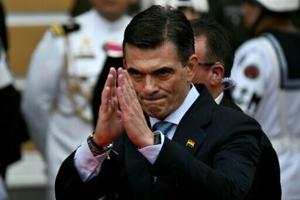 Bolivia’s new president takes over, inherits economic mess