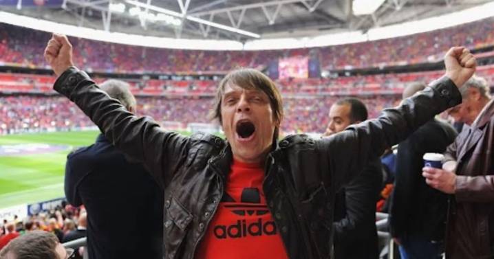 Manchester legends come together to pay tribute to 'beautiful friend' Gary 'Mani' Mounfield