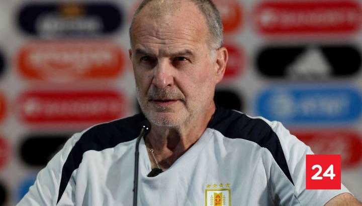 Marcelo Bielsa citó a conferencia de prensa: En Uruguay adelantan el motivo