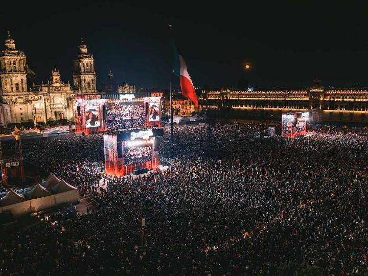 Homenaje masivo a Juan Gabriel en el Zócalo: Fans reviven concierto histórico y corean sus grandes éxitos