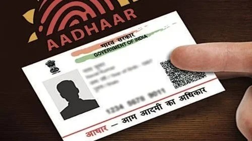 UIDAI mulling to issue Aadhaar with photo, QR code to discourage offline verification