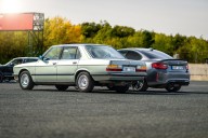 Autos más antiguos que seguirán vigentes en 2026