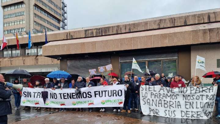 Transportes declara "reservado" el expediente de supresión de paradas de Sanabria: "Podría perjudicar a Renfe"