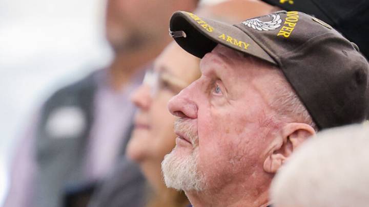 Roseville students, staff honor local veterans