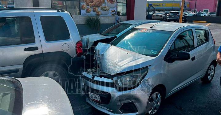 Se duerme al volante y causa carambola en Nuevo Laredo