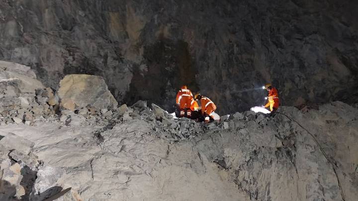 Death toll rises to 5 in UP’s Sonbhadra quarry collapse: Families blame mafia for illegal mining