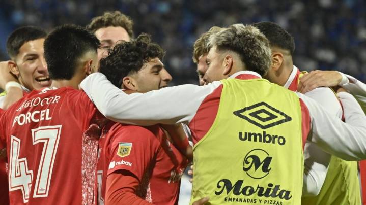 Argentinos pasó por encima a Vélez y clasificó a los cuartos de final