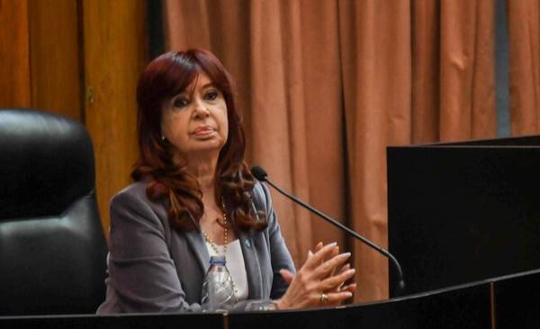 CFK fue notificada por ANSES para que devuelva los $1000 millones que recibió por jubilación y pensión