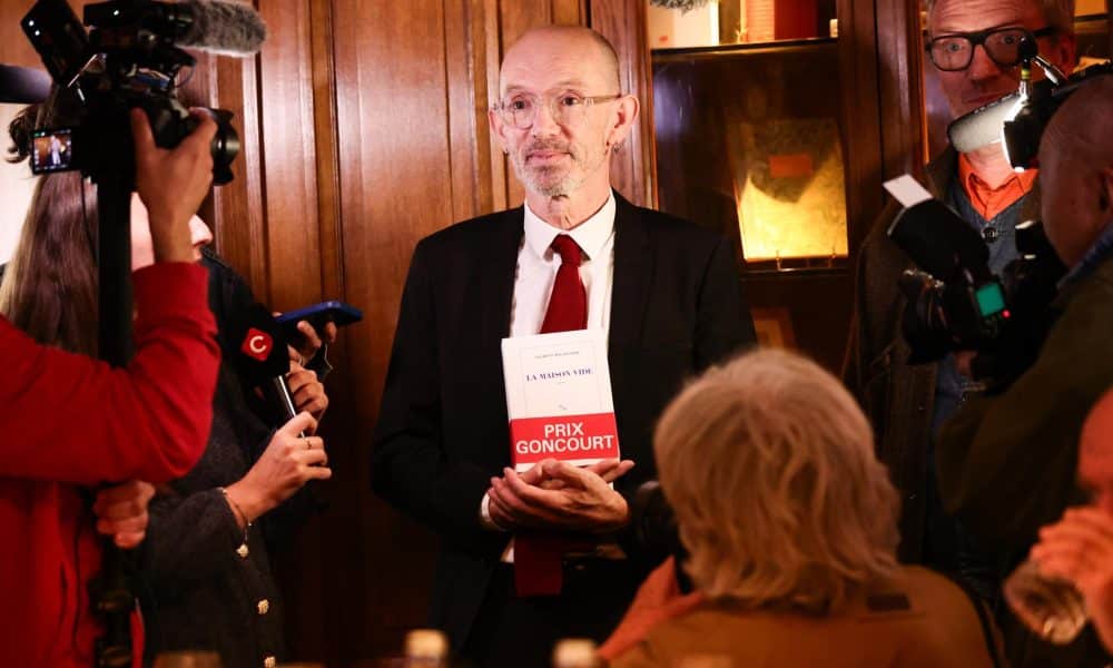 El francés Laurent Mauvignier gana el premio Goncourt por ‘La maison vide’