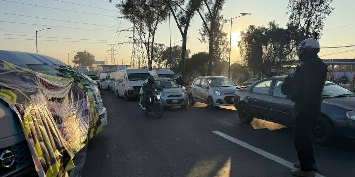 Megabloqueo paraliza Ecatepec: el caos vial se apodera de las calles; estas son las alternativas viales