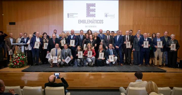 Granada reconoce a sus negocios más emblemáticos