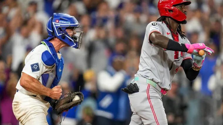 Reds add World Series champion catcher from Dodgers