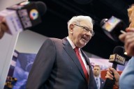 Buffett strongly backs CEO-designate Abel; to speed up donations