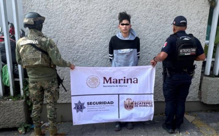 Policía de Ecatepec y Marina detiene a dos sujetos con nueve armas artesanales