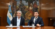 Luis Caputo se reúne con Ignacio Torres, gobernador de Chubut: expectativas por un posible anuncio