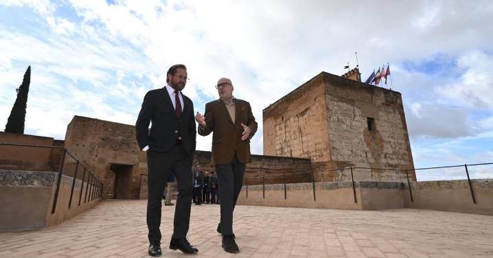 La Alhambra mejora el pavimento y la estructura de la Torre de Las Armas