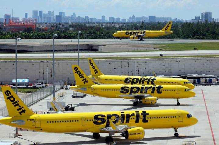 Spirit, Frontier offer steep air travel discounts in Black Friday dogfight