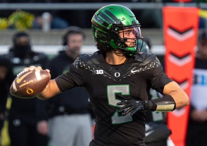 Deadspin | CFP rankings: Same top five, Oregon moves to No. 6