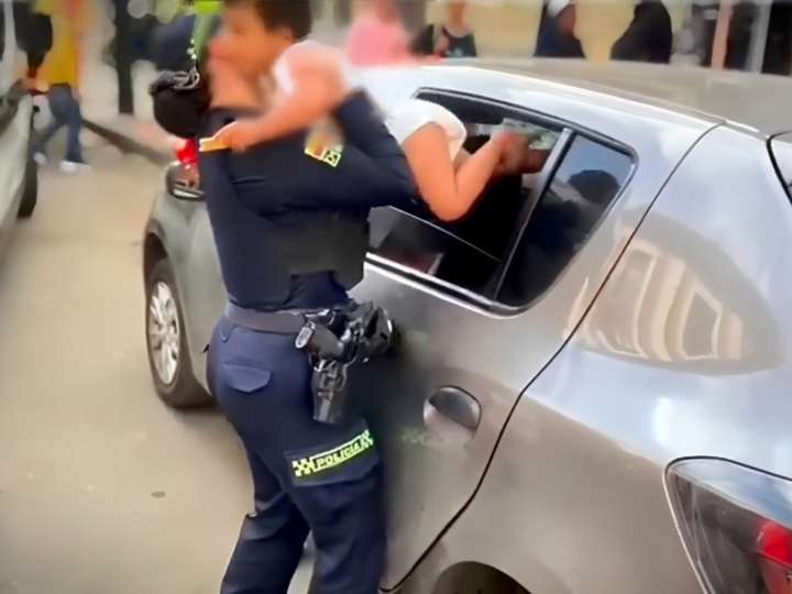 Recataron a un nene de dos años después de estar más de siete horas encerrados en un auto