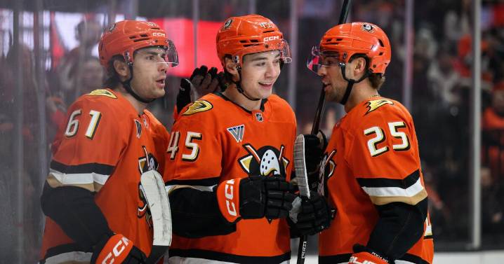 Cutter Gauthier and Beckett Sennecke lead Ducks to win over Devils