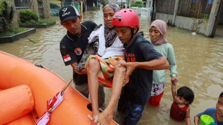 Tormentas mortales arrasan Asia, dejando más de 600 muertos y cientos de desaparecidos