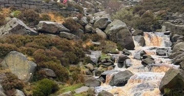 Rescuers form 'human chain' to help family trapped near Greater Manchester beauty spot