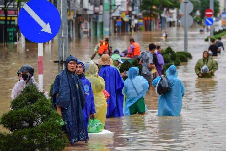 Reportan 55 muertos en Vietnam tras lluvias torrenciales