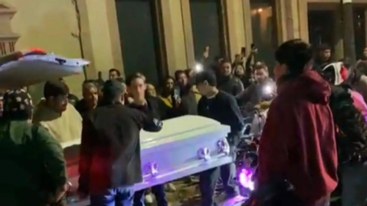 Motociclistas realizan tributo sobre ruedas a joven que falleció en accidente vial