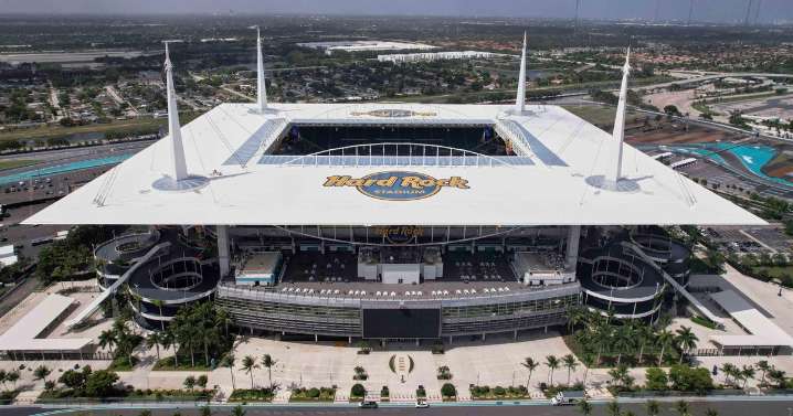 Two men arrested in separate fake ticket schemes at Hard Rock Stadium during Dolphins game, police say
