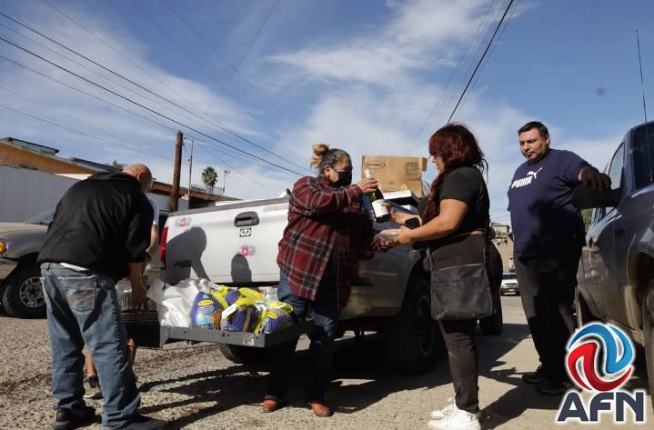 Entregan pavos a veteranos deportados por "Día de Acción de Gracias"