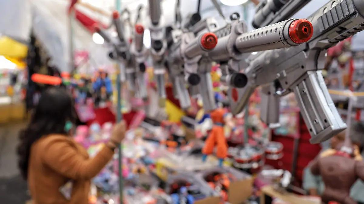 Recibirán juguetes bélicos a cambio de artículos recreativos