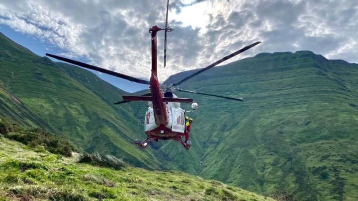 Muere un hombre de 45 años al sufrir una caída haciendo una ruta de montaña