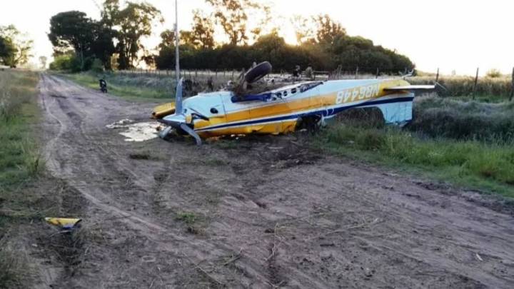 Bragado: Cayó una avioneta en un camino rural