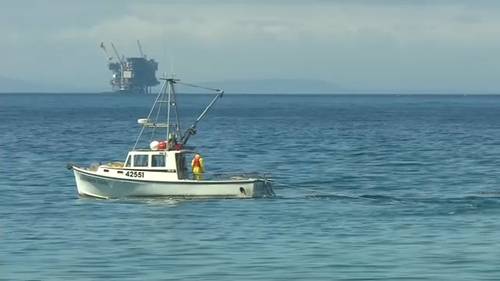 Pres. Trump plans to allow oil drilling off California coast, report says