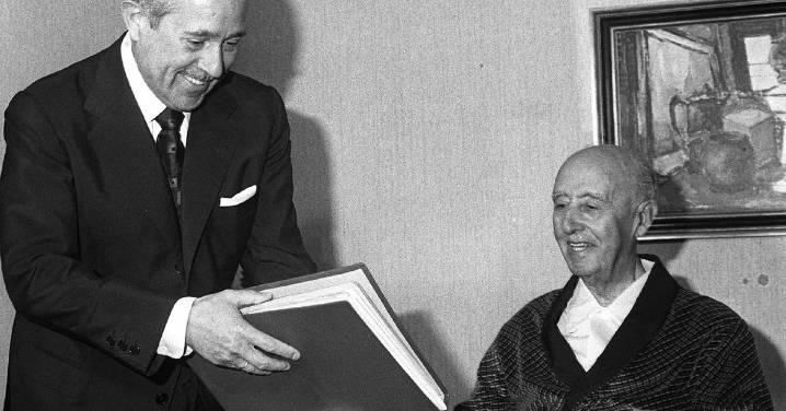 Franco agoniza. El Príncipe se enfrenta al Gobierno por el Sahara