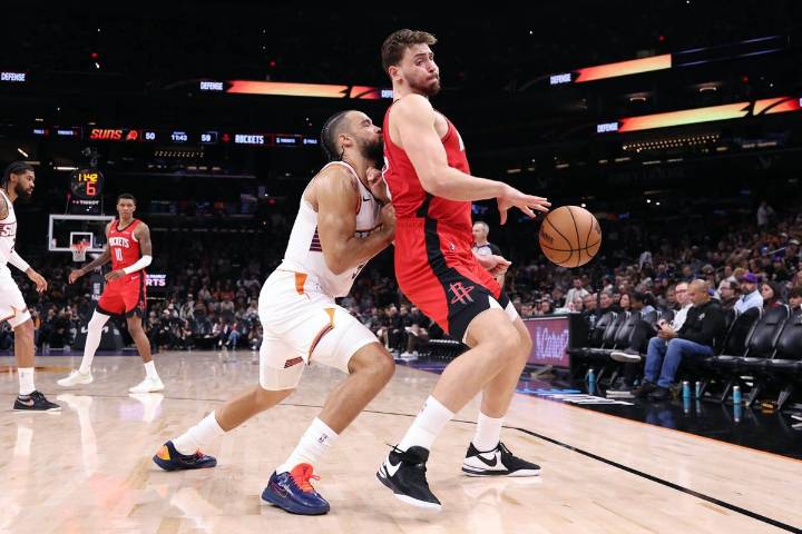 Suns' Dillon Brooks irritates everyone, his former Rockets teammates included